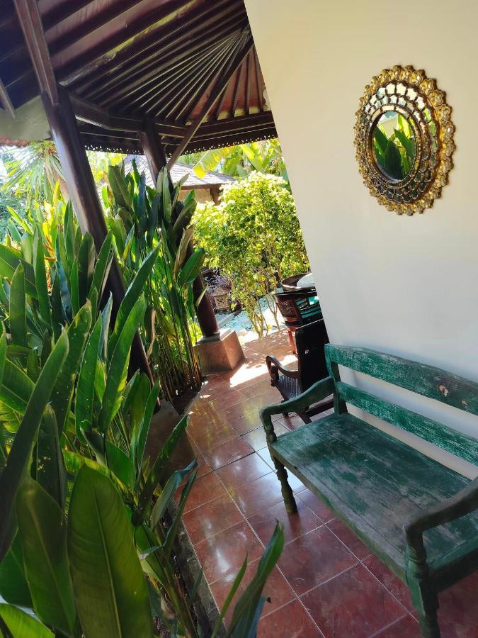 Villa Layang Bulan A Homey Guesthouse For Men Near The Beach In North Kuta Dempasar Exterior foto