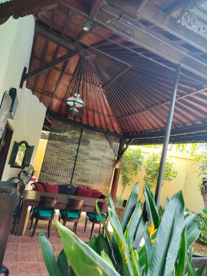 Villa Layang Bulan A Homey Guesthouse For Men Near The Beach In North Kuta Dempasar Exterior foto